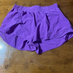Lululemon Hotty Hot low rise 4 inch short .